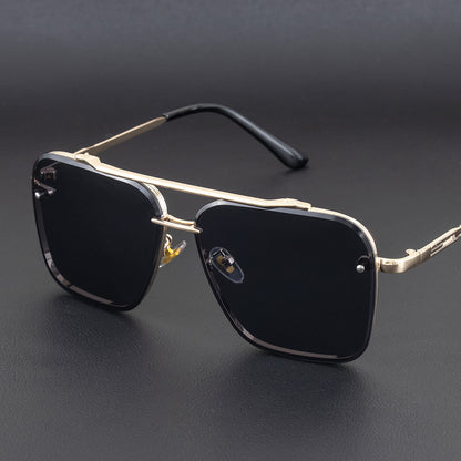 UV-protective and glare-reducing sunglasses