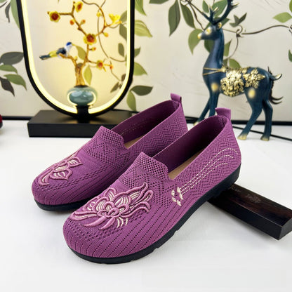 Embroidered Chinese style flat cloth shoes