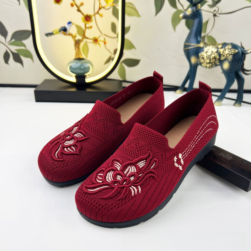 Embroidered Chinese style flat cloth shoes