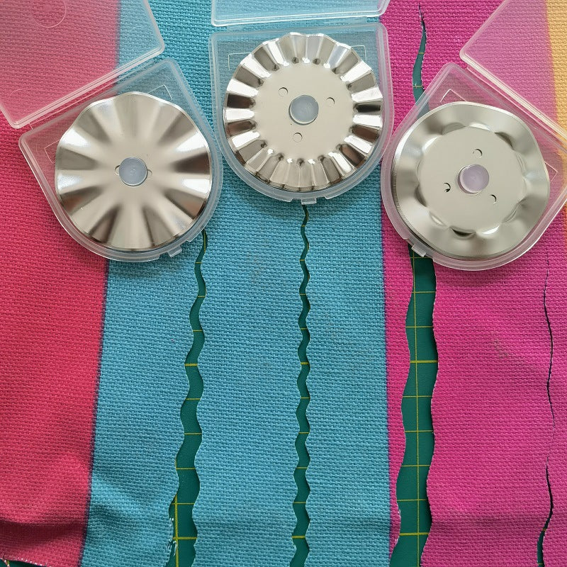 Wavy cutting knife fabric blade